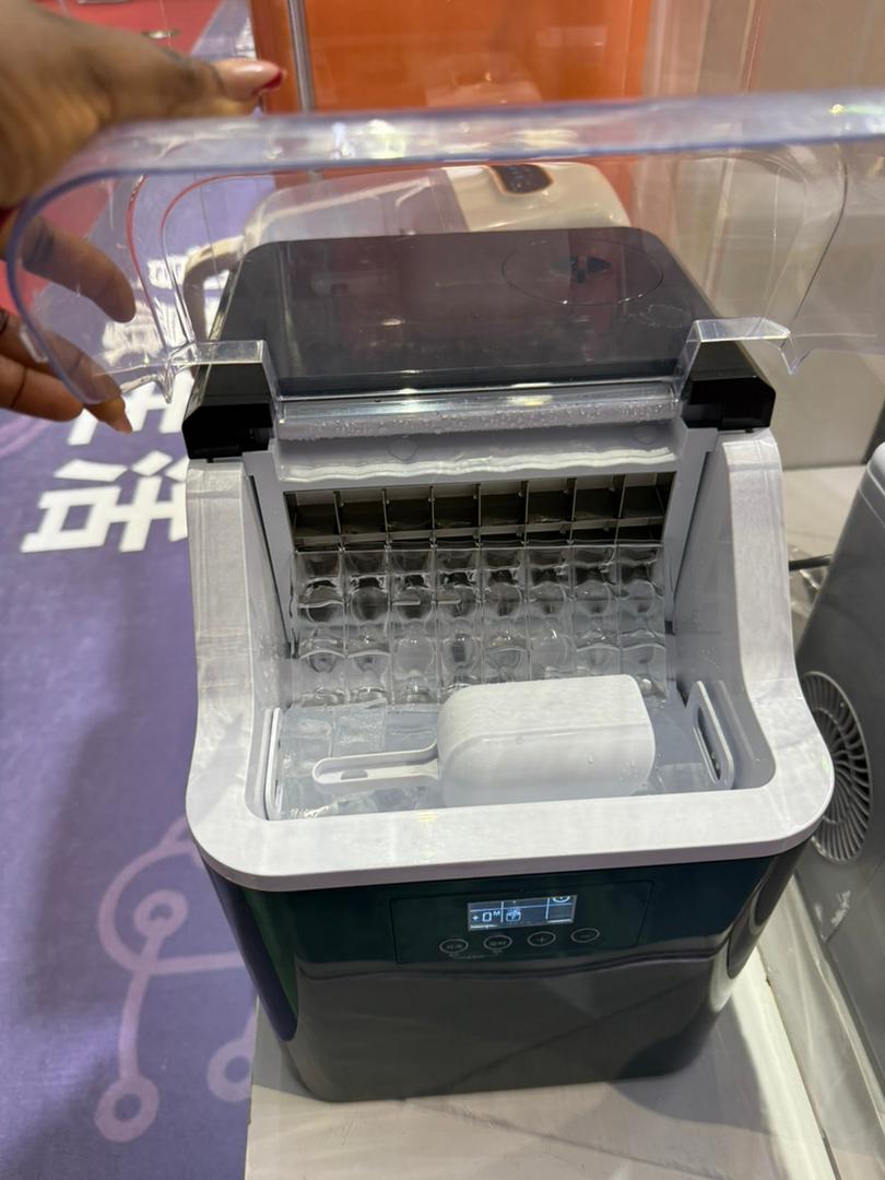 Ice cube maker